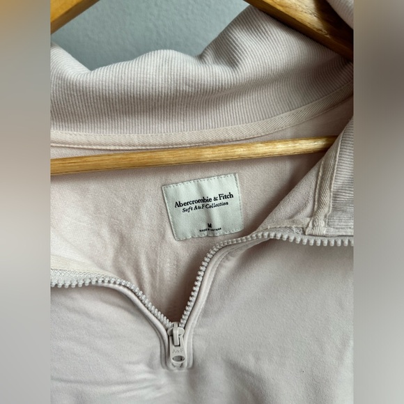 Abercrombie half zip. Size:M - Picture 2 of 2